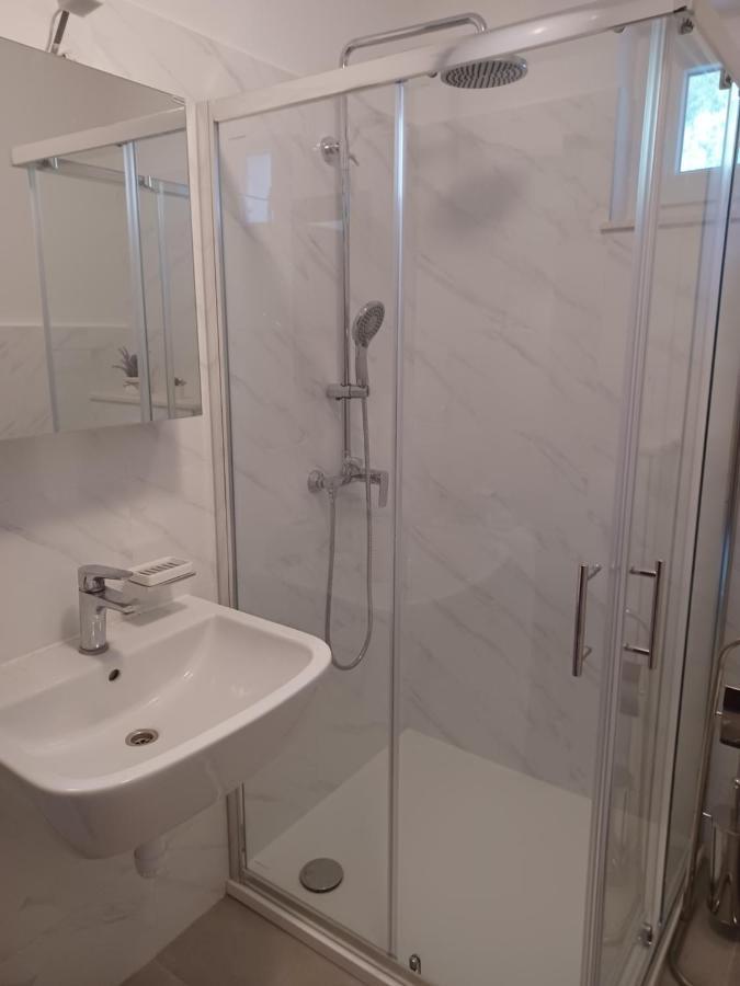 Apartments Andrea Jesenice  Ngoại thất bức ảnh