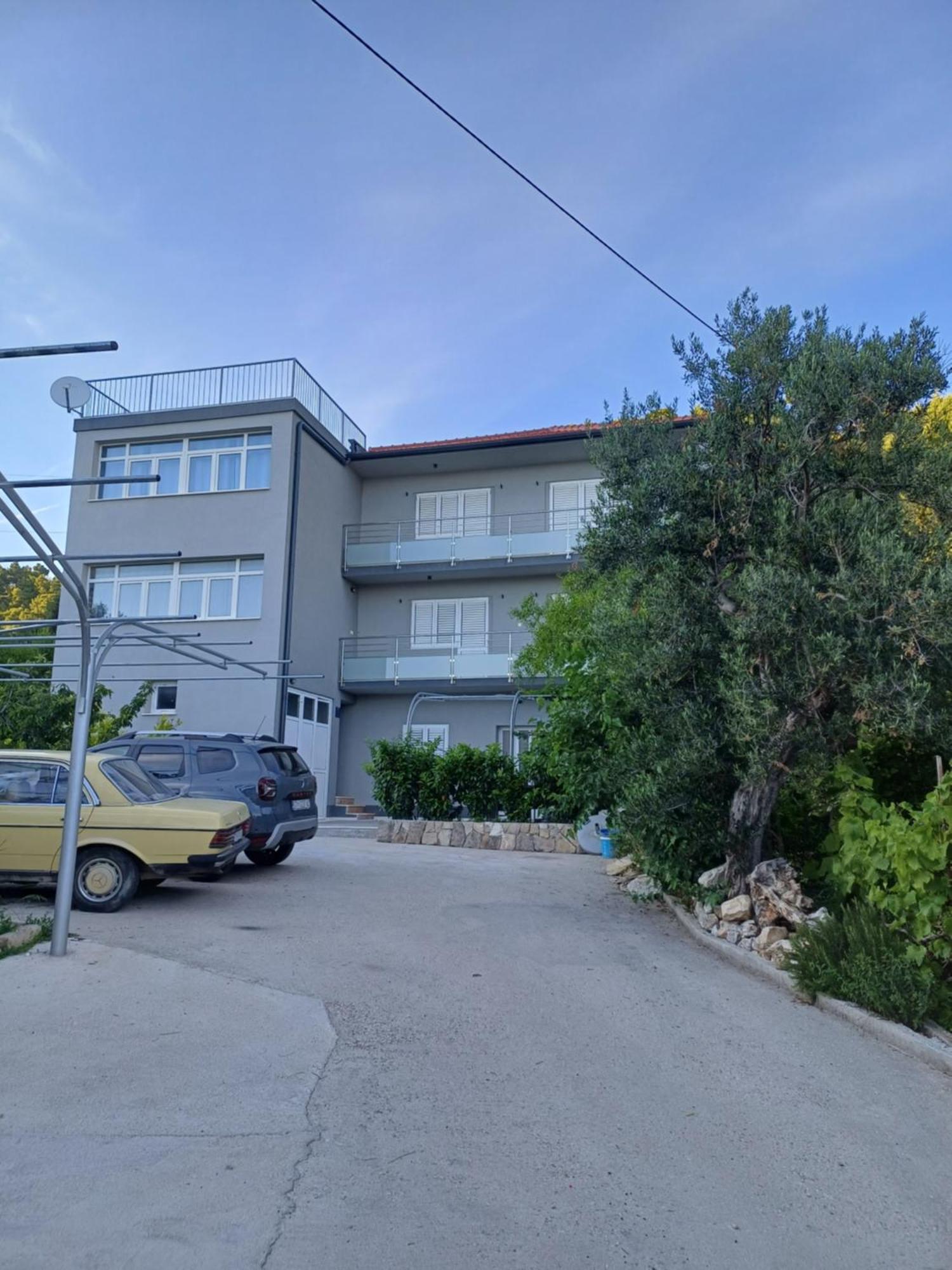 Apartments Andrea Jesenice  Ngoại thất bức ảnh